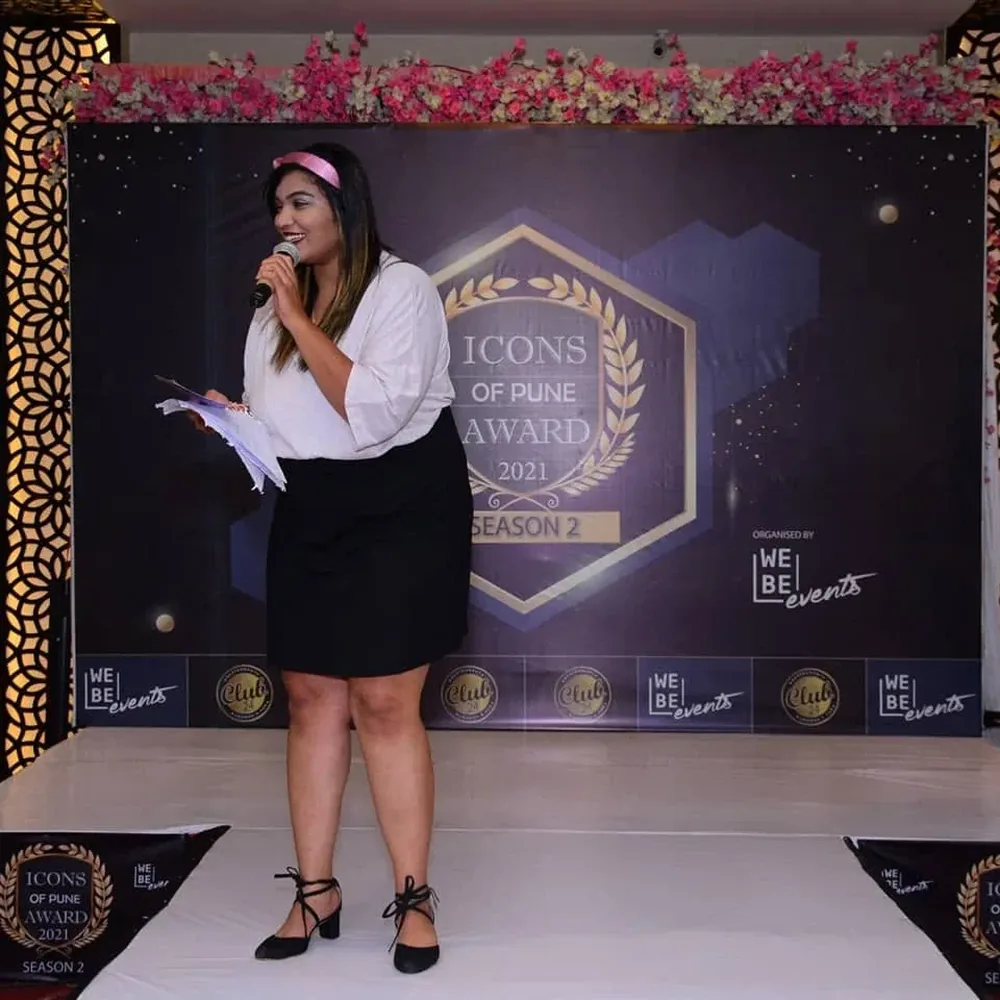Corporate emcee in Pune hosting the Icons Of Pune Award — Aanchor Ritzzu
